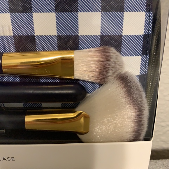 NWT Isaac Mizrahi Makeup Brush Set with Case - Picture 5 of 6